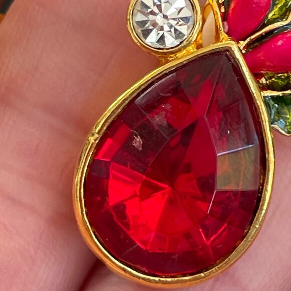 Vintage Avon Clip On Earrings Ruby Red Teardrop Green Enamel Holly Berry - Picture 12 of 13